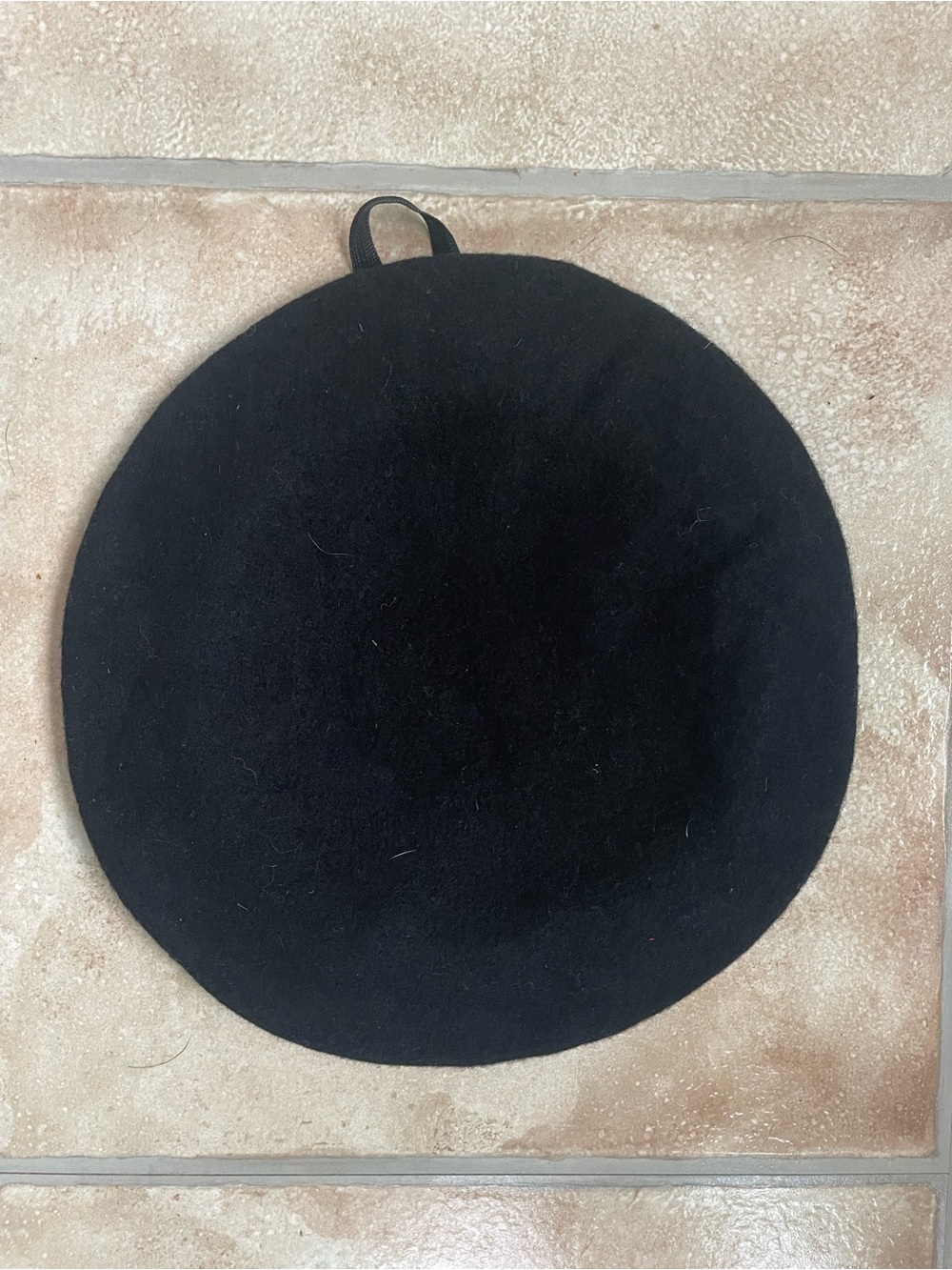 Black classic military / artist style 100% wool beret; size 7 1/4